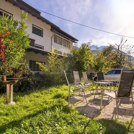 Regenbogenhaus מאיירהופן